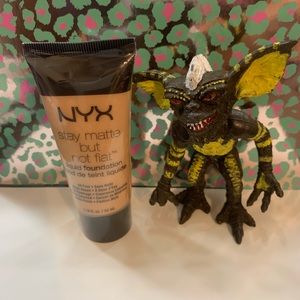 NYX Stay Matte Not Flat cream foundation